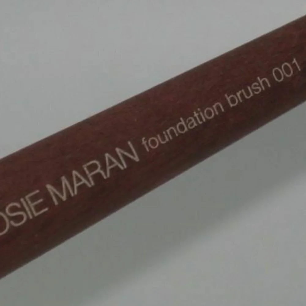 Josie Maran Foundation Brush #001 / FULL SIZE / BRAND NEW